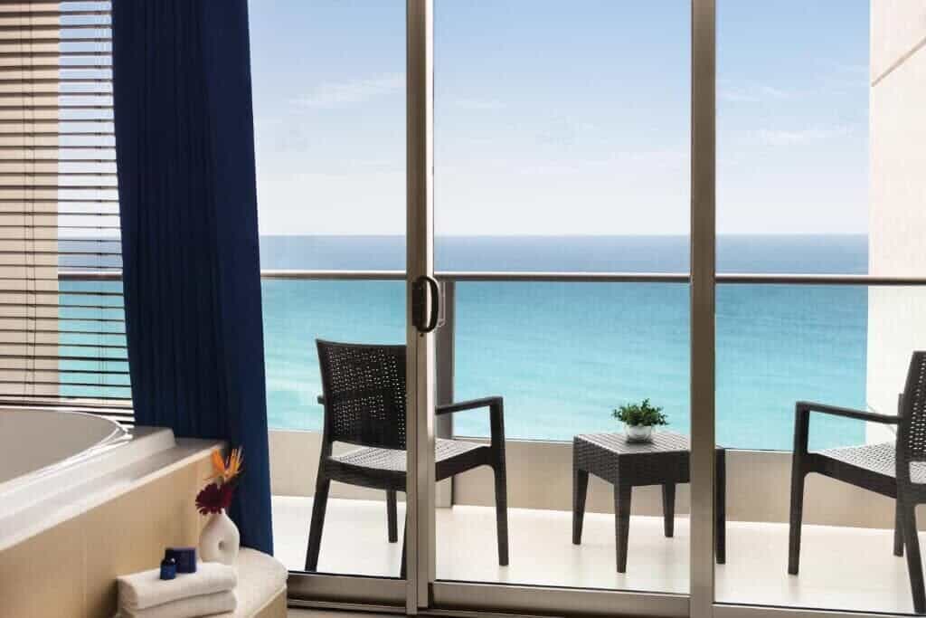 Oceanfront Suite Double. - Suíte Grand Luxo com 2 Camas e Banheira-3.jpg