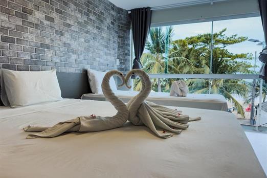 img_7594 grande.jpeg