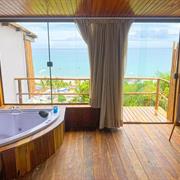 Suíte Luxo com Banheira de Hidromassagem
