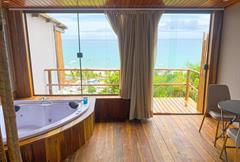 Suíte Luxo com Banheira de Hidromassagem