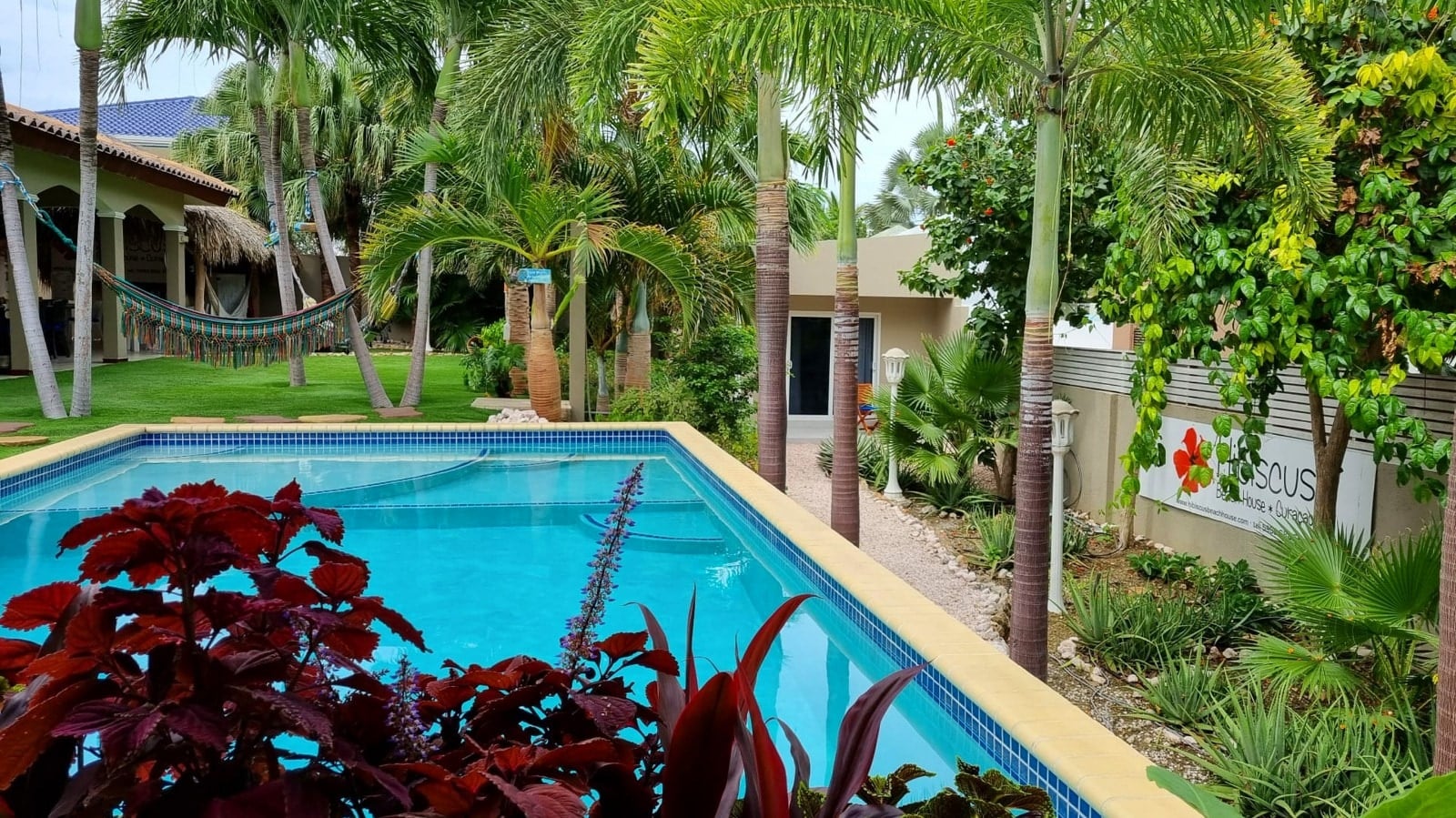 Hibiscus Beach House B&B