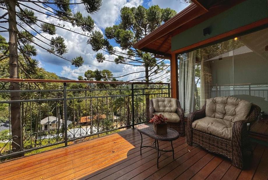 Quarto Duplo Deluxe com Varanda-2.jpg