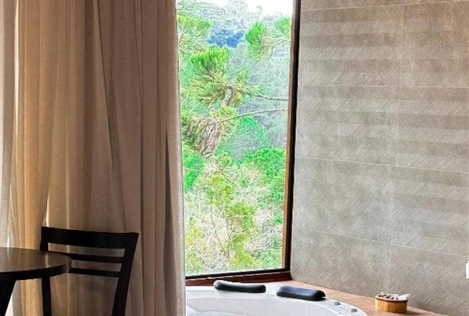 Quarto Duplo Deluxe com Banheira-3.jpg