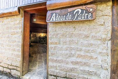 hotel fazenda portal dos sonhos adega (1).jpg