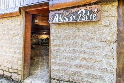 hotel fazenda portal dos sonhos adega (1).jpg