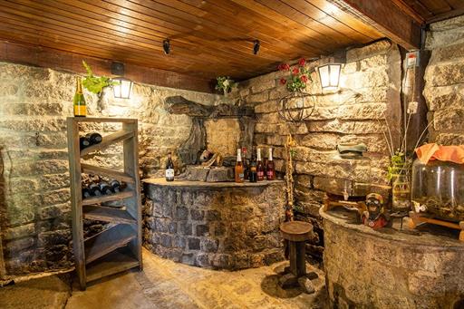 hotel fazenda portal dos sonhos adega (4).jpg