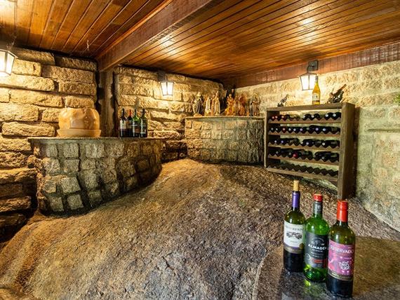 hotel fazenda portal dos sonhos adega (3).jpg