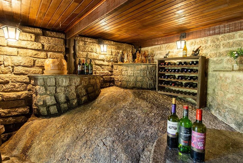 hotel fazenda portal dos sonhos adega (3).jpg