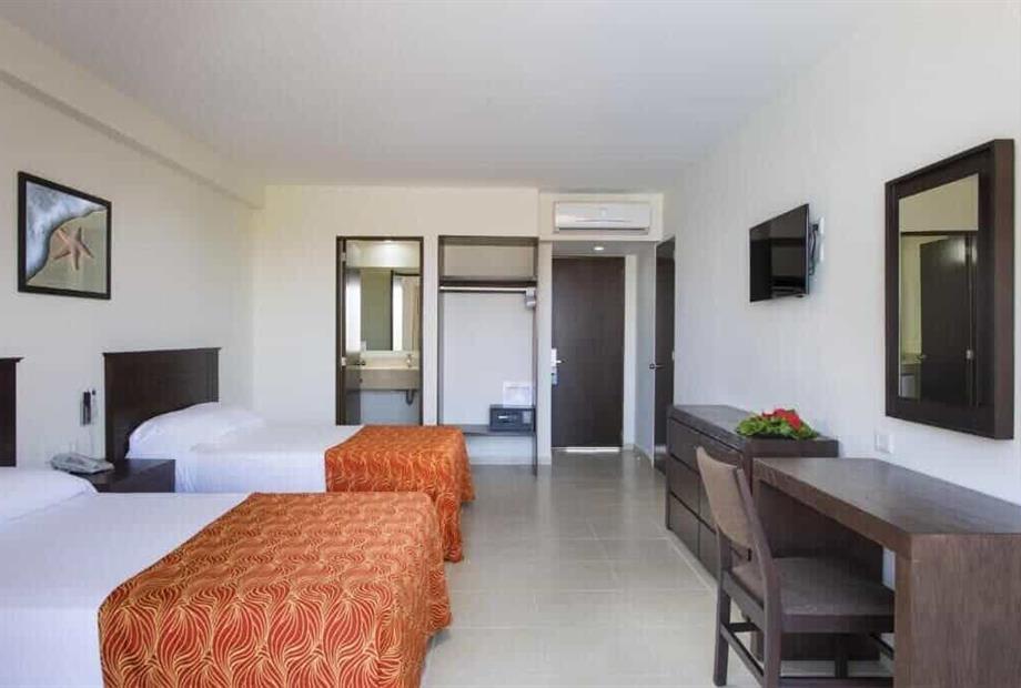 Quarto Duplo Deluxe com 2 Camas de Casal-2.jpg