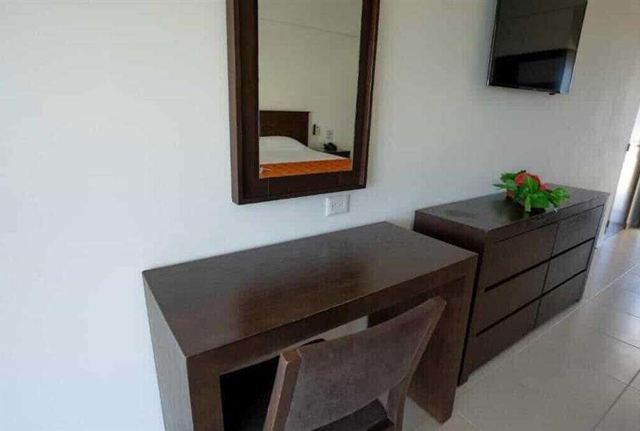 quarto com 2 camas de solteiro-3.jpg