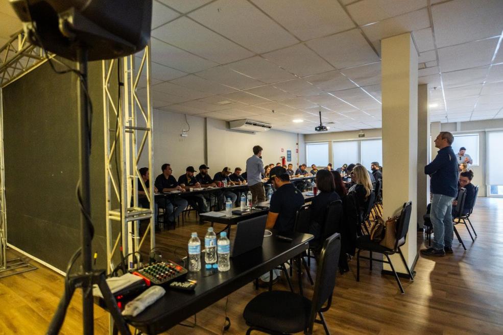 om foto sala de eventos com evento 02.jpg