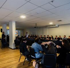 om foto sala de eventos com evento.jpg