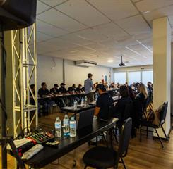 om foto sala de eventos com evento 02.jpg