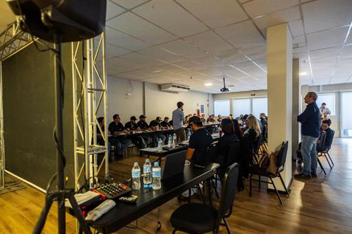om foto sala de eventos com evento 02.jpg