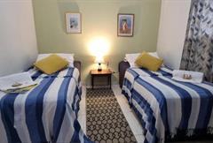 Quarto com 2 Camas de Solteiro