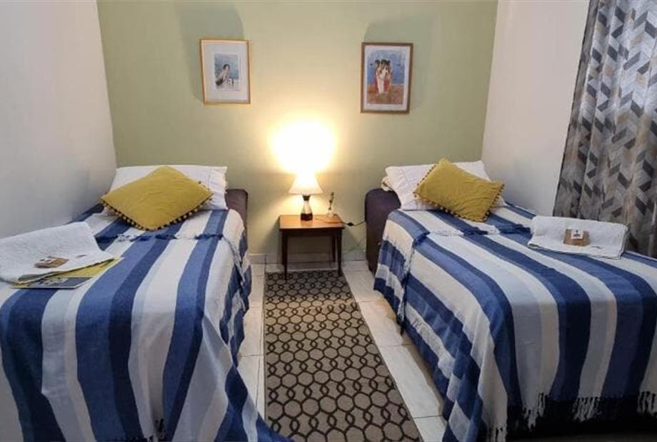 Quarto com 2 Camas de Solteiro-1.jpg