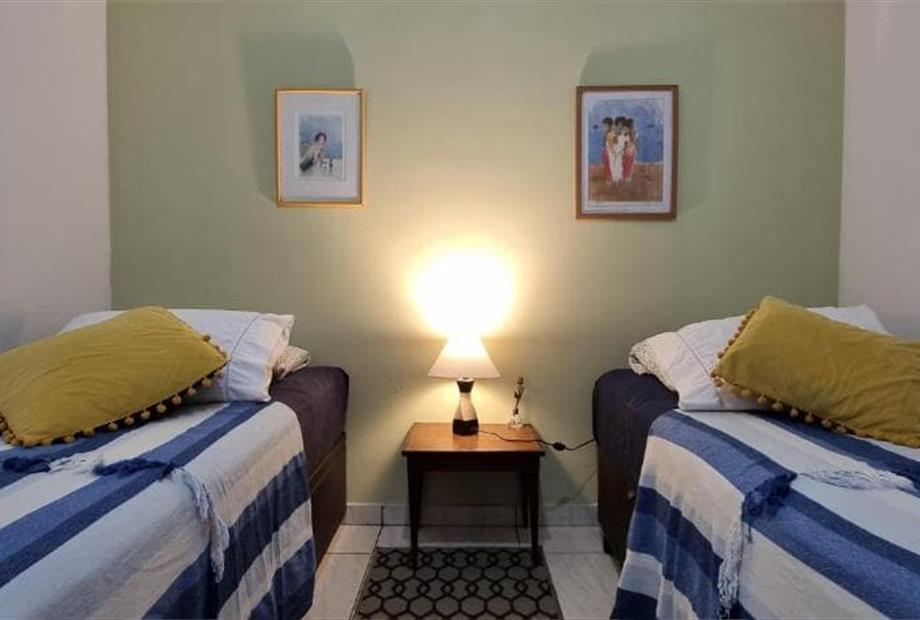 Quarto com 2 Camas de Solteiro-3.jpg