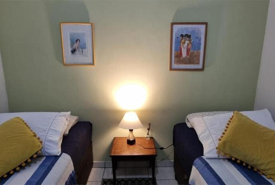 Quarto com 2 Camas de Solteiro-5.jpg