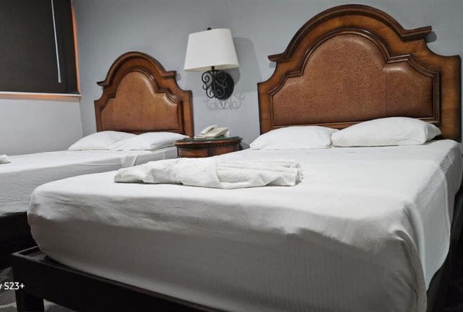 Quarto Duplo Standard com 2 Camas de Casal-1.jpg