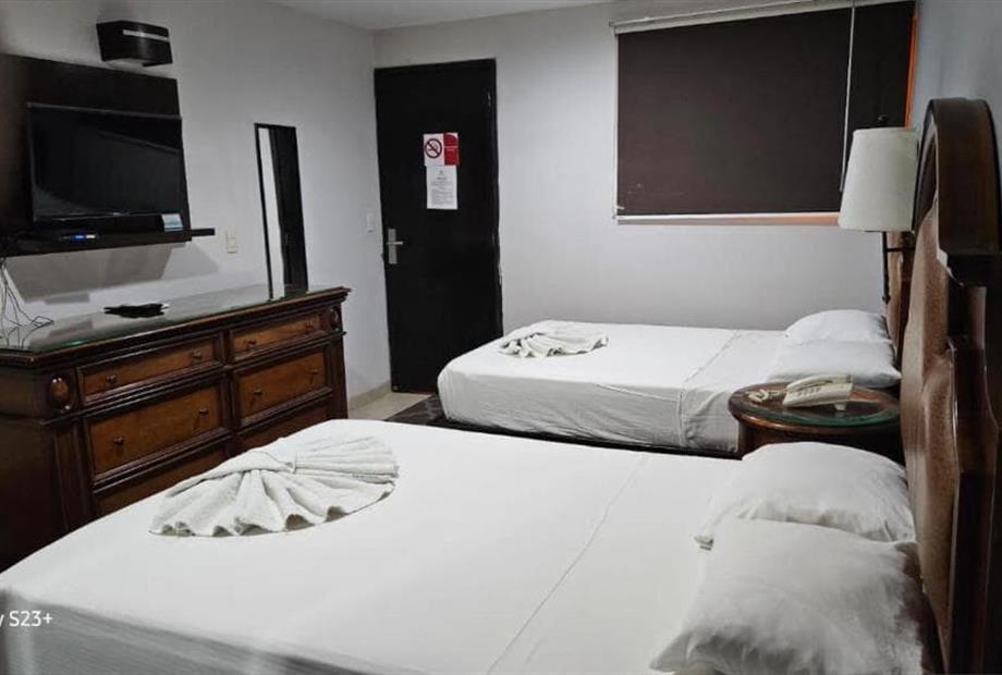 Quarto Duplo Standard com 2 Camas de Casal-2.jpg