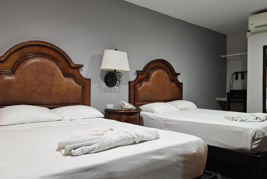 Quarto Duplo Standard com 2 Camas de Casal-3.jpg