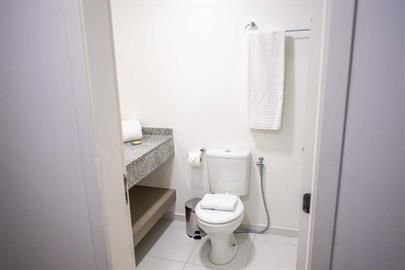 slsb - standard casal king - banheiro (1).jpg