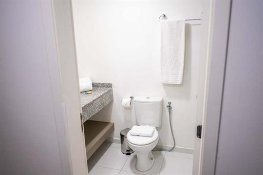 slsb - standard casal king - banheiro (1).jpg