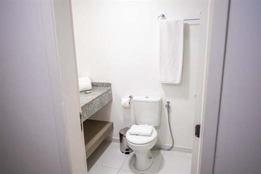 slsb - standard casal king - banheiro (1).jpg