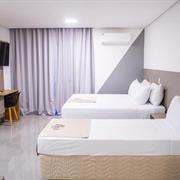 Standard Triplo Queen com cama adicional