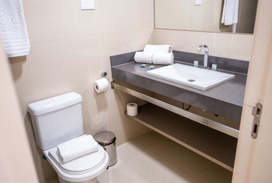 slsb - standard casal queen - banheiro (2).jpg