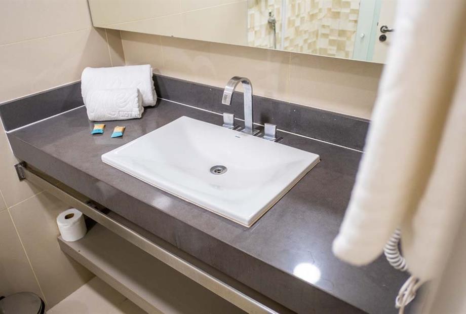 slsb - standard casal queen - banheiro (1).jpg