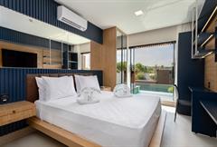 Quarto Duplo Superior com Piscina Privativa - Azul 27m