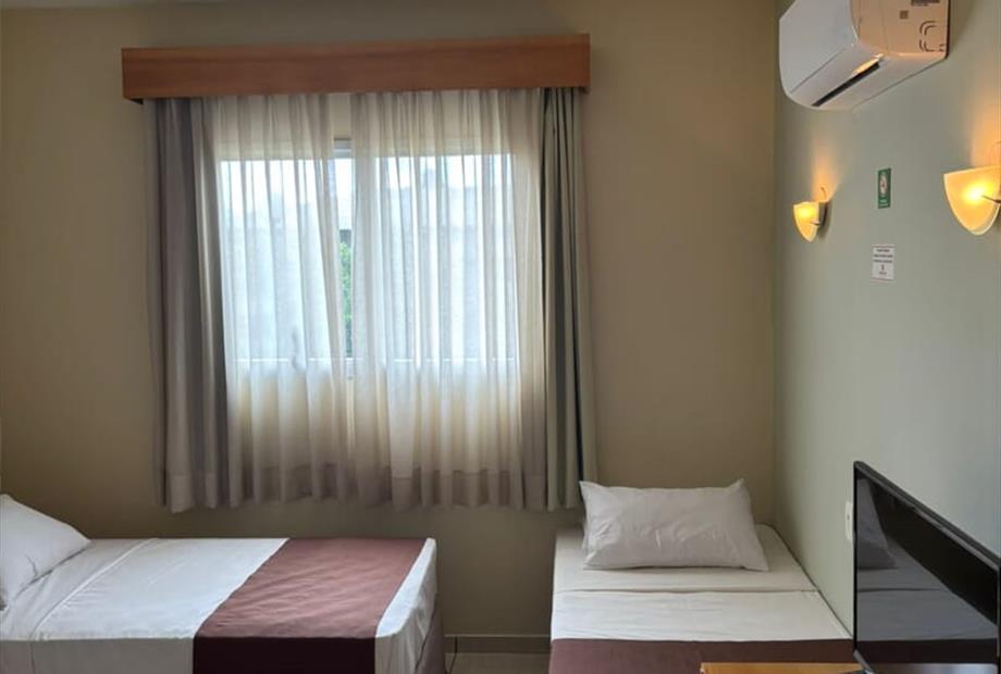 quarto triplo 03 camas solt.jpg