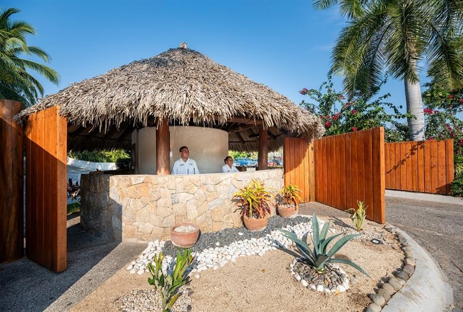 hotel entrada pacific resort ob.jpg