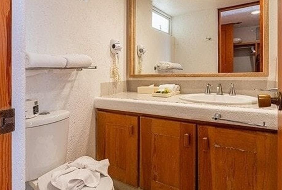 2 baños mini alberca 2 sofas cama ob9.jpg