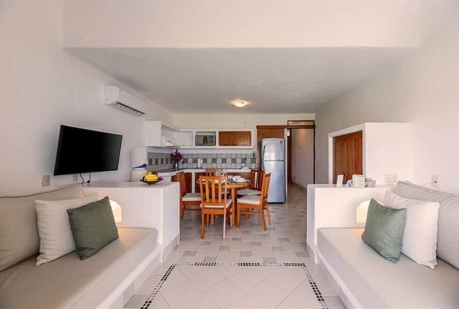 jacuzzy 2 sofas camas ob1.jpg