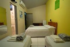 Apto com Cama de Casal e 2 de Solteiro