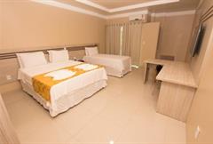 Quarto De Luxo Triplo Vista Lateral Praça