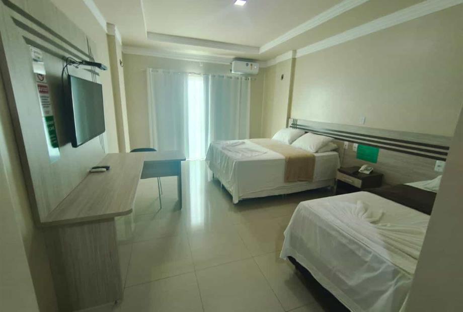 luxo triplo vista praça 2.jpg