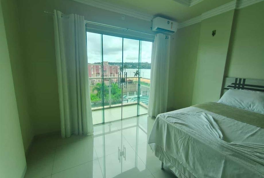 luxo triplo vista praça 3.jpg