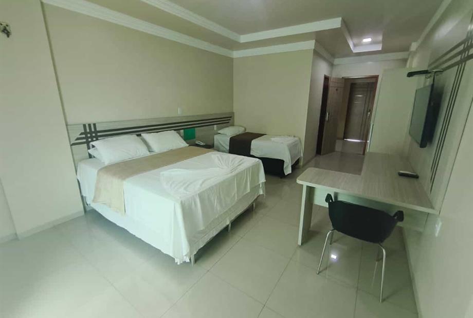 luxo triplo vista praça.jpg