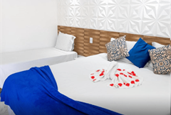 Quintuplo com Varanda vista Piscina