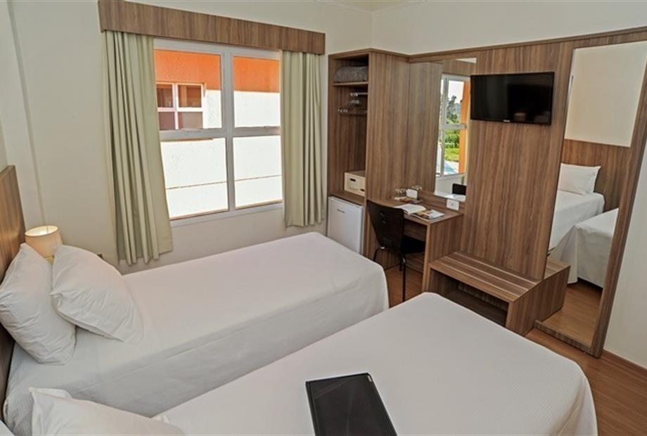 SESS - Luxo Twin (4).jpg