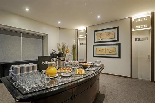 scph - foyer (6).jpg