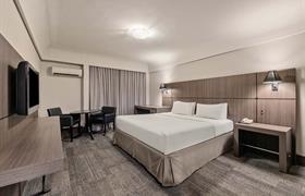 Luxo Família Quádruplo do Slaviero Hotel Curitiba Centro