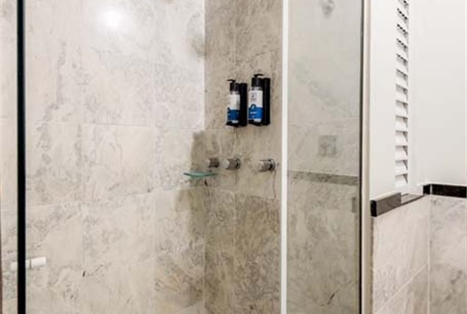 scph - família quádruplo - banheiro (3).jpg