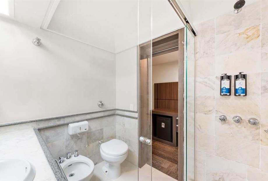 scph - família quádruplo - banheiro (2).jpg