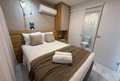 Standard - 1 Casal + Sofá Cama na Sala