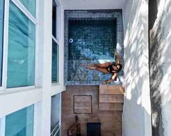 Luxo c/ Piscina Exclusiva -  1 Cama de Casal +  Sofá-cama da sala