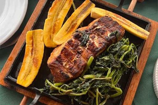 chapa peixe com banana.jpeg